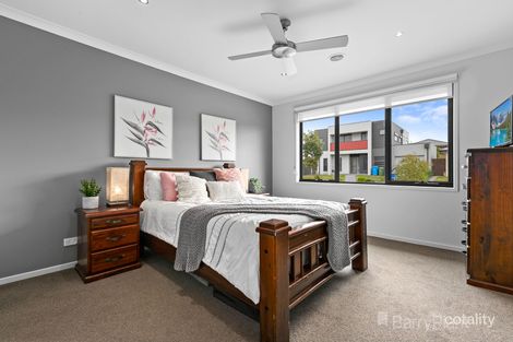 Property photo of 3 Tinnadice Road Cranbourne East VIC 3977