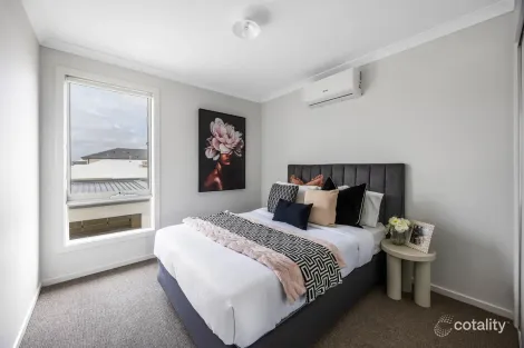 Property photo of 8 Clara Walk Gisborne VIC 3437