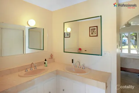 Property photo of 2 Balmoral Crescent Lake Albert NSW 2650