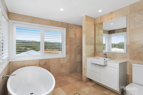 Property photo of 11 Applegum Close Erina NSW 2250