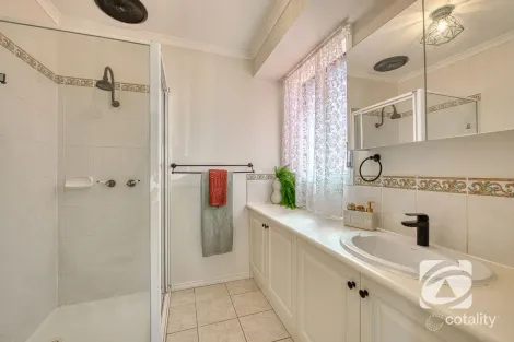 Property photo of 5 Clearview Court Garfield VIC 3814