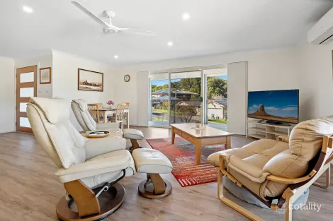 Property photo of 7 Fernleigh Avenue Korora NSW 2450