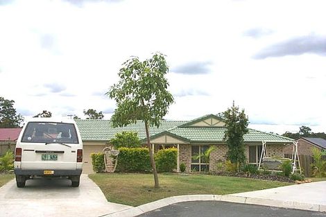 15 Isaac Ct, Hillcrest, QLD 4118