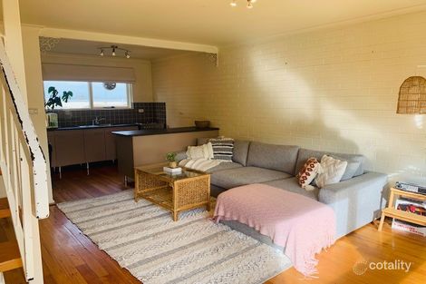 2/1 Holman Ct, Breakwater, VIC 3219