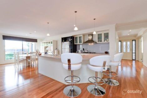 Property photo of 2 Parramatta Walk Craigieburn VIC 3064