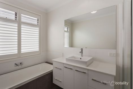 Property photo of 2/5 Wynyeh Street Malvern East VIC 3145