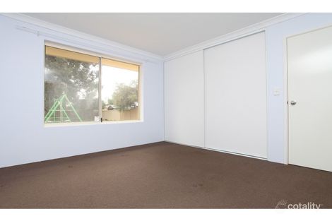 Property photo of 2/4 Yanderra Court Stratton WA 6056