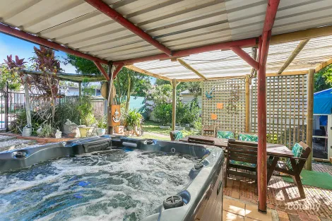 Property photo of 8 Campbell Parade Mannering Park NSW 2259