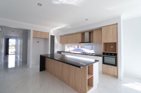 Property photo of 21 Laurimar Grove Wyndham Vale VIC 3024