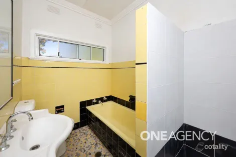 Property photo of 43 Northcott Parade Mount Austin NSW 2650