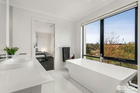 Property photo of 5 Manchester Crescent Bundoora VIC 3083