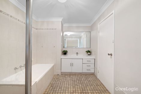 Property photo of 4 Cobb Place Ambarvale NSW 2560