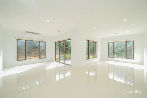 Property photo of 18 Wakehurst Way Officer VIC 3809