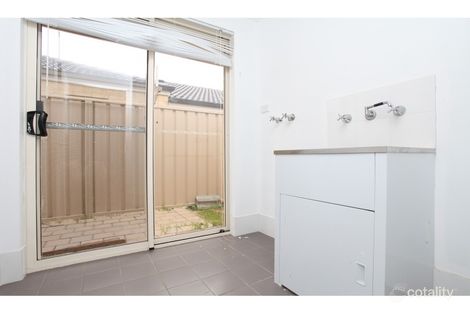 Property photo of 2/4 Yanderra Court Stratton WA 6056