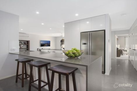 Property photo of 201 Mildura Drive Helensvale QLD 4212