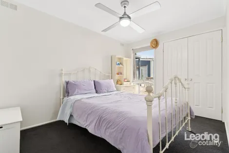 Property photo of 6 Rosapenna Close Sunbury VIC 3429
