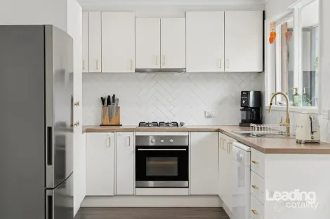 Property photo of 6 Rosapenna Close Sunbury VIC 3429