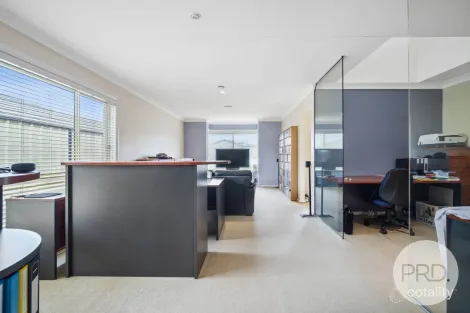 Property photo of 1/32 Avocet Drive Estella NSW 2650