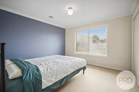 Property photo of 1/32 Avocet Drive Estella NSW 2650