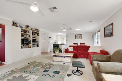 Property photo of 30 Dillwynia Crescent Jerrabomberra NSW 2619