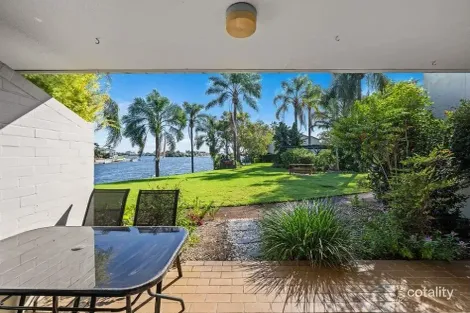2/111 Markeri St, Mermaid Waters, QLD 4218