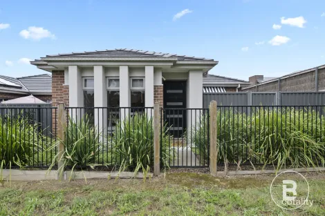 9 Monash Pl, Canadian, VIC 3350