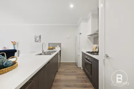 Property photo of 9 Monash Place Canadian VIC 3350