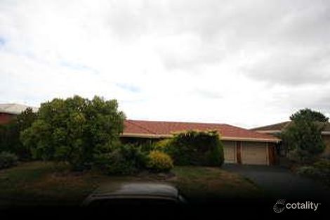 8 Farming Cres, Hallett Cove, SA 5158