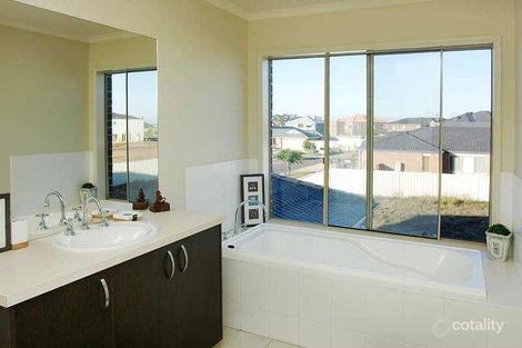 Property photo of 32 Messina Crescent Point Cook VIC 3030