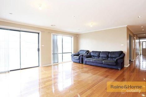 Property photo of 32 Thames Way Roxburgh Park VIC 3064
