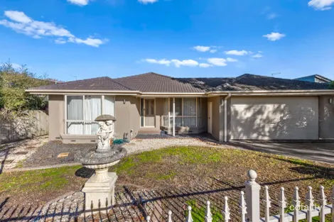 Property photo of 18 Gull Way Narre Warren South VIC 3805