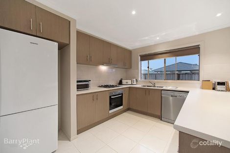 Property photo of 7 Mickleham Drive Cranbourne North VIC 3977