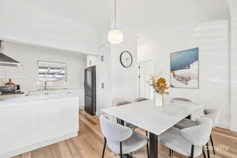 Property photo of 1/18 Ferntree Gully Road Oakleigh East VIC 3166