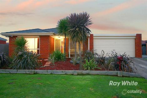 Property photo of 18 Jaye Place Cranbourne West VIC 3977
