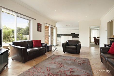 Property photo of 2 Vila Court Mount Waverley VIC 3149