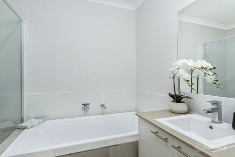 Property photo of 27 Linacre Drive Bundoora VIC 3083
