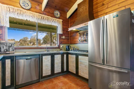 Property photo of 36 Foxs Road Toongabbie VIC 3856
