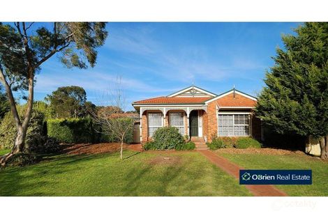Property photo of 10 Camira Court Berwick VIC 3806