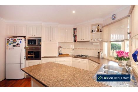 Property photo of 10 Camira Court Berwick VIC 3806