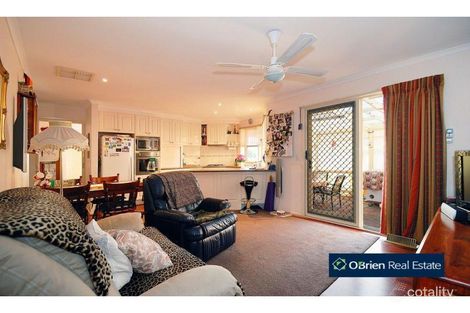 Property photo of 10 Camira Court Berwick VIC 3806