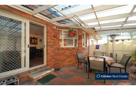 Property photo of 10 Camira Court Berwick VIC 3806