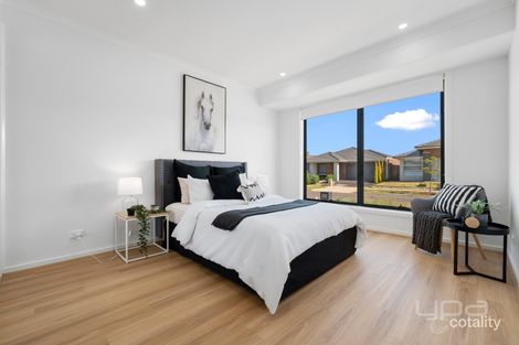 Property photo of 25 Stockport Crescent Thornhill Park VIC 3335