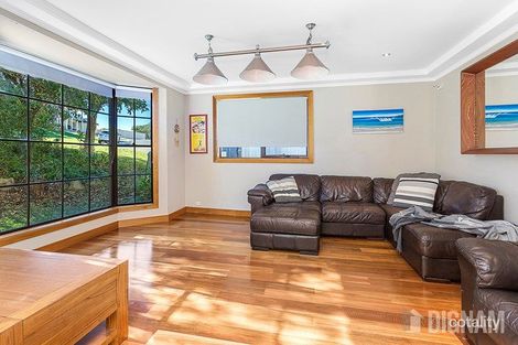 Property photo of 17 Seabreeze Place Thirroul NSW 2515