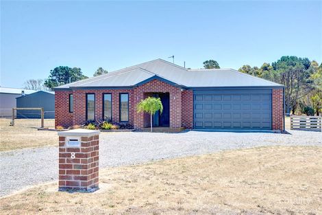 8 Diamond Dr, Cardigan Village, VIC 3352