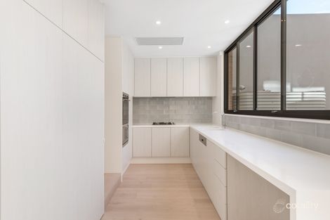 Property photo of 1 David Lane Windsor VIC 3181