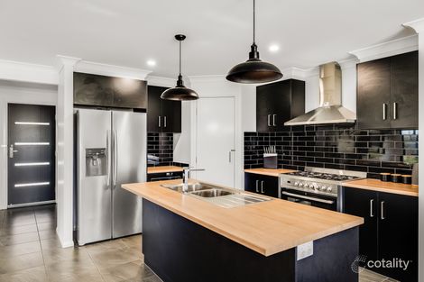 Property photo of 10 Coucal Court Meringandan West QLD 4352