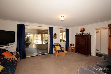 Property photo of 34 Fairbairn Crescent Kooringal NSW 2650