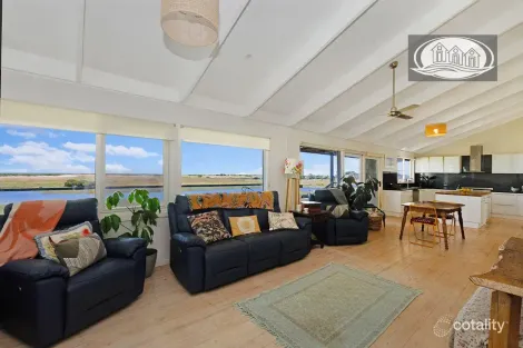 Property photo of 8095 Princes Highway Narrawong VIC 3285