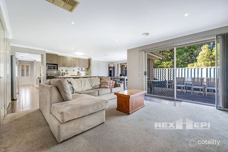 Property photo of 51 Tipperary Circuit Pakenham VIC 3810