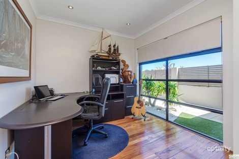 Property photo of 18 Seafarer Way Jindalee WA 6036